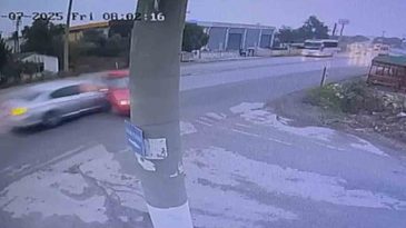 İzmir’de İki Otomobil Çarpıştı: 2 Ölü, 4 Yaralı