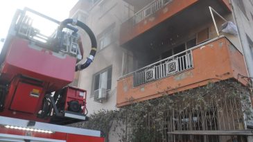 İzmir’de Korkutan Yangın: Yavru Kediyi Komşular Kurtardı