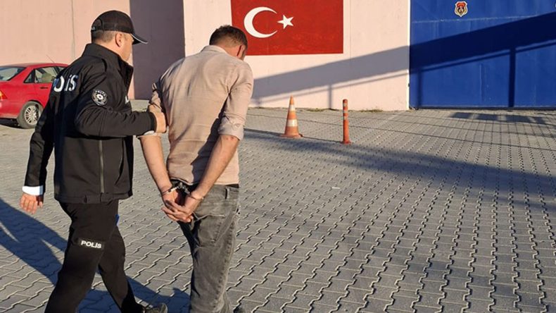 İzmir’de Olaylı Gece: Şikayetçi Olmasın Diye Polis Aracına Saldırdılar