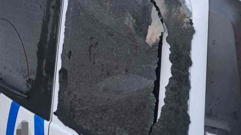 İzmir’de Polis Aracına Saldırı!