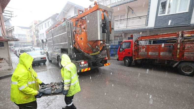 İzmir’de Yağış Alarmı: Sarı Kod Uyarısı Sonrası Ekipler Harekete Geçti