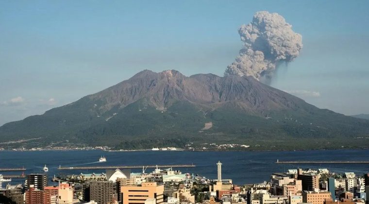 Japonya’da Sakurajima Yanardağı Patladı