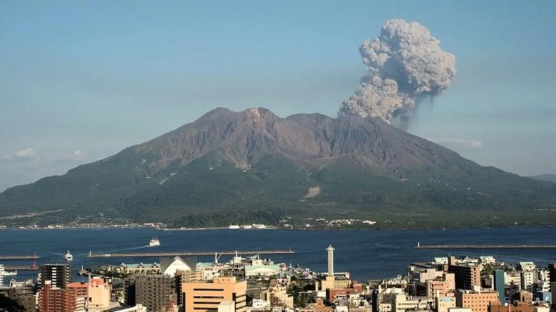 Japonya’da Sakurajima Yanardağı Patladı