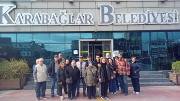 Karabağlar&rsquo;da Vatandaş-Belediye G&ouml;r&uuml;şmesi: Doğalgaz Kesik, Evler Yağmalandı, Esentepe Sakinleri Ne Yapacağını Şaşırdı!