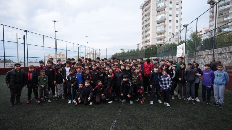 Karşıyaka’da Halı Saha Tartışması: Bu Çocuklar Nereye Gidecek?