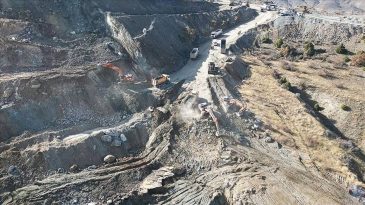 Maden Ocağında G&ouml;&ccedil;&uuml;k: Şantiye M&uuml;d&uuml;r&uuml; 8 G&uuml;nd&uuml;r Aranıyor