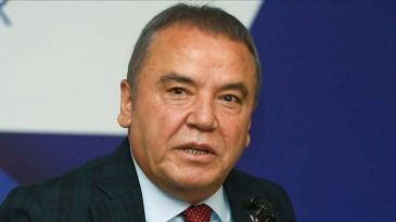 Muhittin B&ouml;cek Acil Olarak Hastaneye Sevk Edildi!