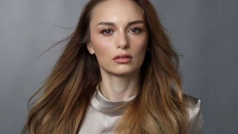 Nilperi Şahinkaya Aşkını Duyurdu