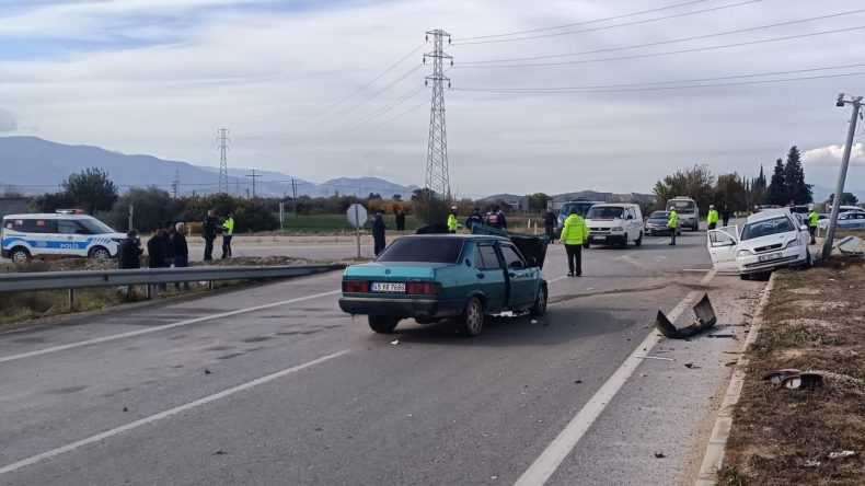 Ödemiş'te İki Araç Çarpıştı: 5 Kişi Yaralandı