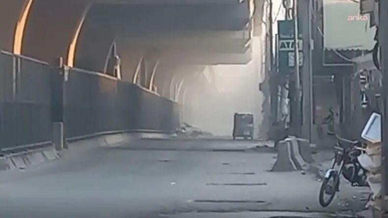 Pakistan'ın Peşaver Kentinde Canlı Bomba Saldırısı: Ölü ve Yaralılar Var!