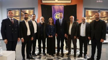 Tozlu Sahalardan Dayanışma Gecesine: Buca'nın Futbol Yıldızları Buluştu