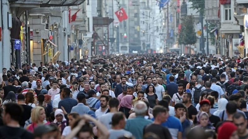 TÜİK Duyurdu: Türkiye'nin Nüfus Rakamları Açıklandı