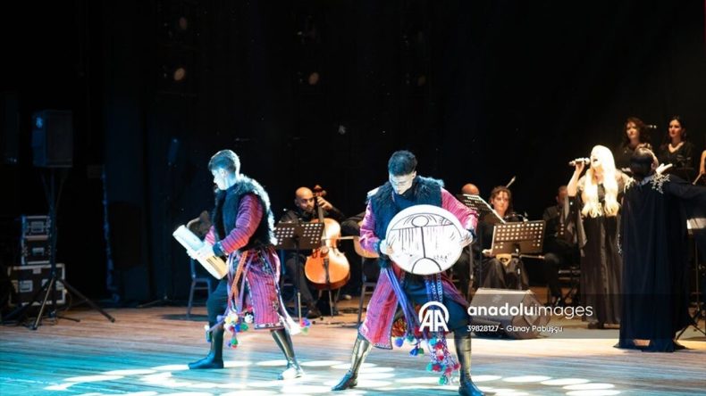 Türk Dünyası Renkleri İzmir'de Büyüledi