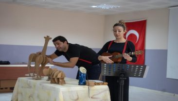 'Kendini Arayan Z&uuml;rafa' Miniklerle Buluştu