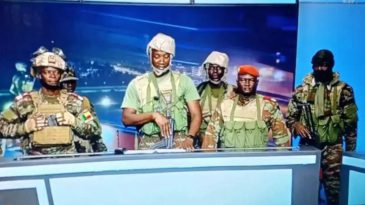 Askerler Darbeyi Canlı Yayında Duyurdu