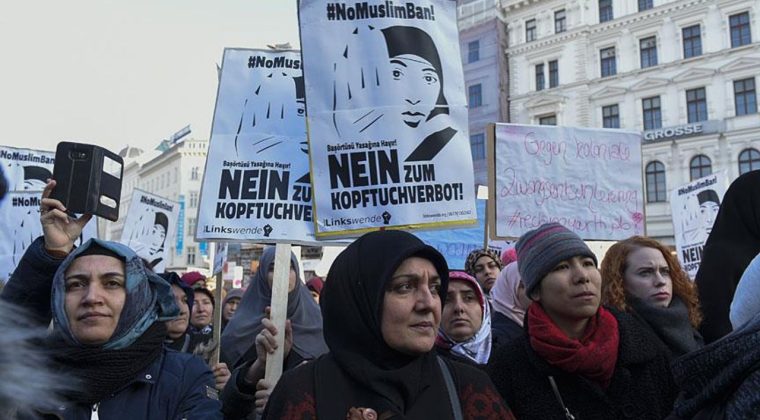 Avusturya Okullarda Başörtüsünü Yasakladı: Amaç Baskıdan Koruma!