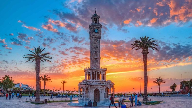 Bu İsimler Tesad&uuml;f Değil: İzmir'in İl&ccedil;elerinin Bilinmeyen Hikayeleri