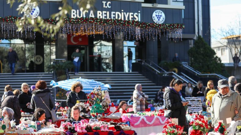 Buca'da Yeni Yıl Coşkusu: Hediyelik Eşya Pazarı A&ccedil;ılıyor