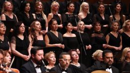 Büyükşehir Korosu Yüreklere Dokundu