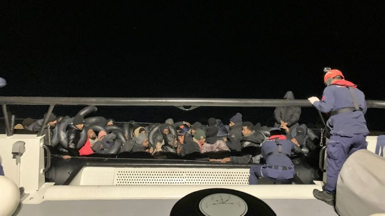 Çeşme’de Daha Fazla Göçmen Kurtarıldı: 62 Düzensiz Göçmen Hayata Döndü!