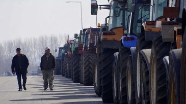 &Ccedil;ift&ccedil;i Eylemleri Genişliyor: Atina-Selanik Otoyolu Kapatıldı