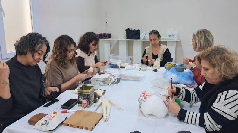 &Ccedil;iğli&rsquo;de Kadınlar Kitre Bebek Sanatını Yaşatıyor