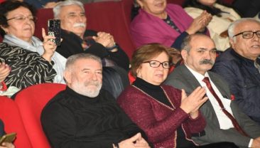 &Ccedil;iğli&rsquo;de Mahzuni T&uuml;rk&uuml;leri Coşkuyla Yankılandı