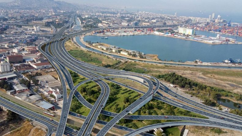 Dev Ulaşım Projeleri Bir Bir Tamamlanıyor: İzmir Trafiğinde B&uuml;y&uuml;k D&ouml;n&uuml;ş&uuml;m