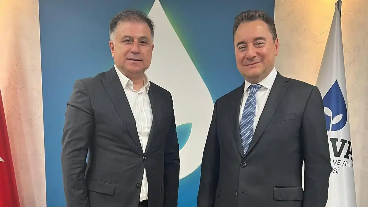 DEVA Parti İzmir İl Başkanı Aybar Uygur