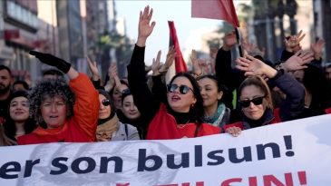 DİSK Sabah Saatlerinde Sokağa &Ccedil;ıktı, İzmir Halkından Destek Talep Etti
