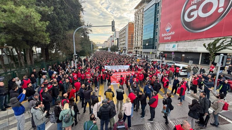 DİSK’ten Sert Açıklama: Sokaklardan Asla Geri Adım Atmayacağız!