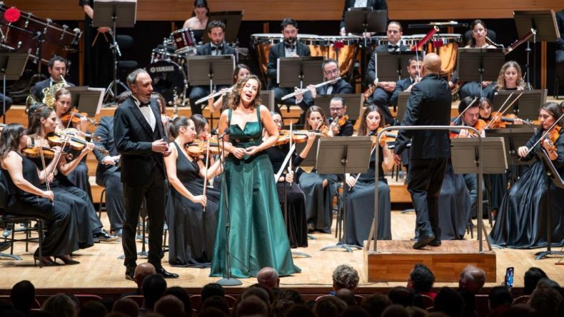 Dünya Sahnesinin Sanatçıları İzmirlilerle Buluşuyor