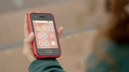 Ebeveynlere Müjde: Çocuklar İçin Akıllı Telefon geliyor!