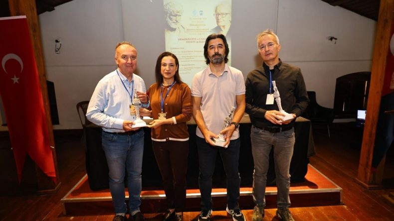 Efes Selçuk’ta Felsefi Tartışmalar: Demokrasi ve Adalet Üzerine!