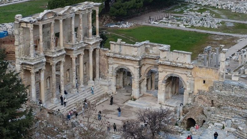 Efes'teki Karşılama Merkezi İnşaatına EGEÇEP'ten Tepki: Arkeolojik ve Doğal Sit Koruma Kararlarına Aykırı!