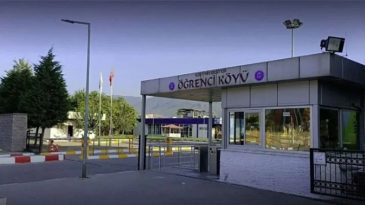 Ege &Uuml;niversitesi &Ouml;ğrenci K&ouml;y&uuml;'nin G&uuml;ndemi: Rekt&ouml;r&uuml;n &Uuml;niversiteyi Bırakmadan &Ouml;nce Firmaya Teslimi!