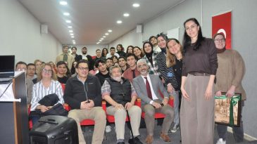 Egeli Gen&ccedil;ler Duayen Savaş Muhabirini Ağırladı