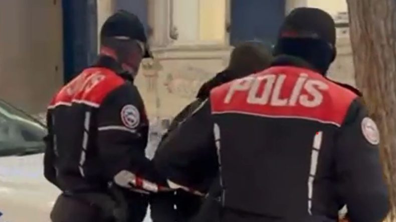 Firari Hükümlü İzmir'de Ekipler Tarafından Yakalandı