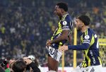 Galatasaray'dan Fenerbah&ccedil;eli Futbolcuya Su&ccedil; Duyurusu: Taciz ve Teşhircilik!