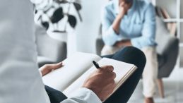 Gelecek kaygısı, ge&ccedil;im derdi, stres: &Uuml;cretsiz danışmanlıklara talep artıyor!