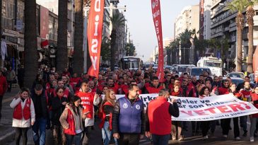 İzmir B&uuml;y&uuml;kşehir Eylemleri 9. G&uuml;n&uuml;nde: CHP Genel Merkez ile Sendika G&ouml;r&uuml;şmesi Bug&uuml;n!