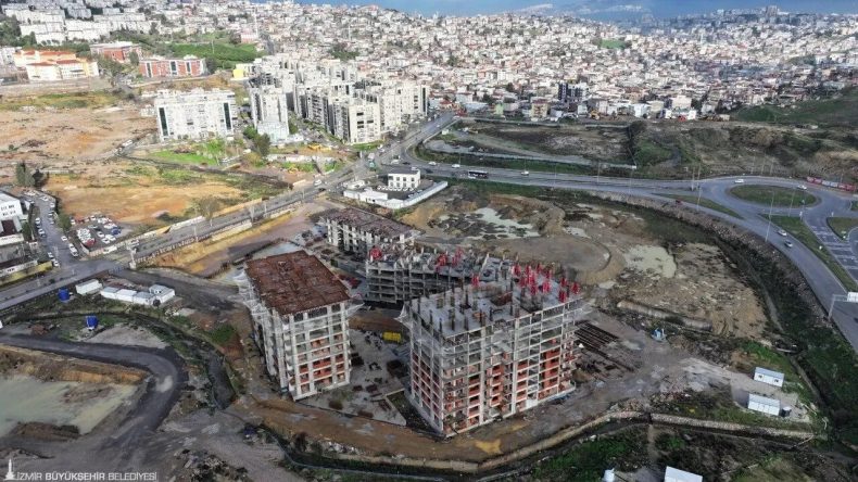 İzmir Büyükşehir'e Kentsel Dönüşüm Çağrısı: Artık Gecikmeye Tahammül Yok