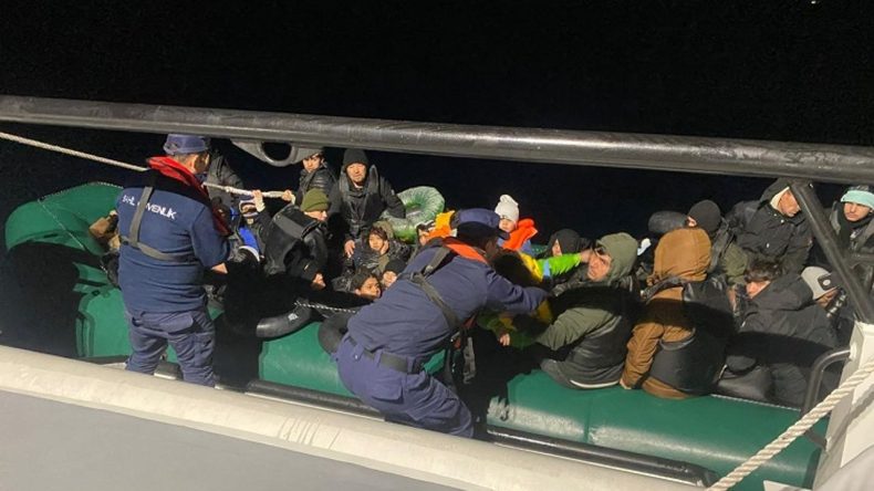 İzmir Açıklarında Dram: 28’i Çocuk 50 Göçmen Kurtarıldı