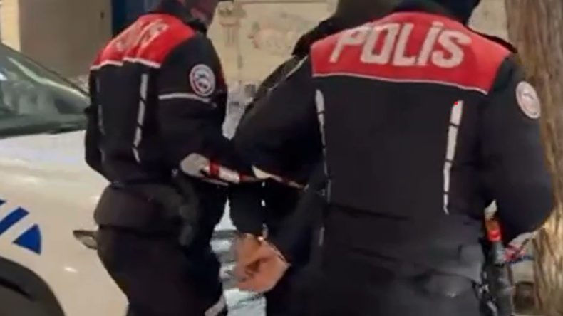 İzmir Merkezli FET&Ouml; Operasyonu: &Ccedil;ok Sayıda Ş&uuml;pheli G&ouml;zaltına Alındı