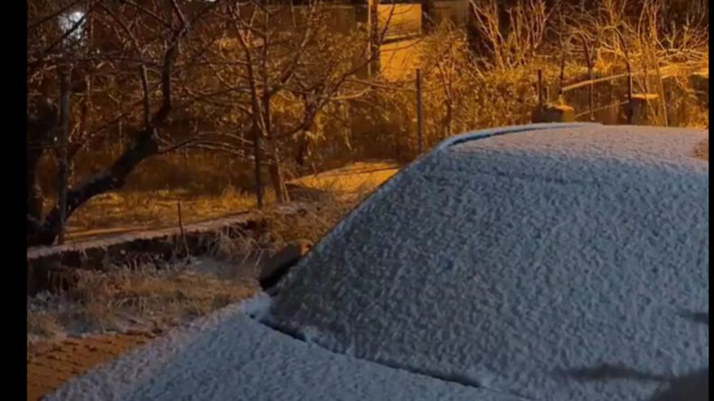 İzmir'in Y&uuml;ksek Kesimlerinde Kar Yağışı Başladı