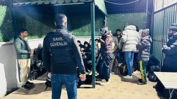 İzmir'de 21 D&uuml;zensiz G&ouml;&ccedil;men Yakalandı