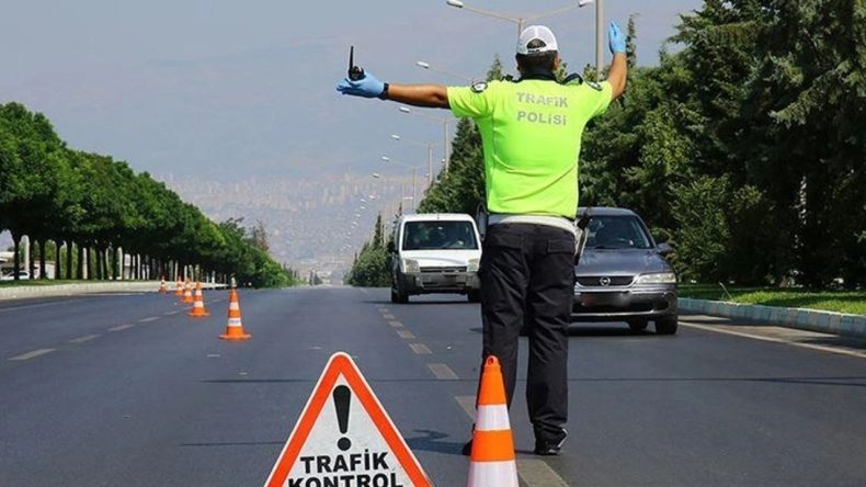 İzmir'de Arızalı Ara&ccedil; Nedeniyle Trafik D&uuml;zenlemesi