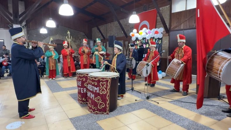 İzmir'de Engellilerden Oluşan Mehter Takımı Konser Verdi