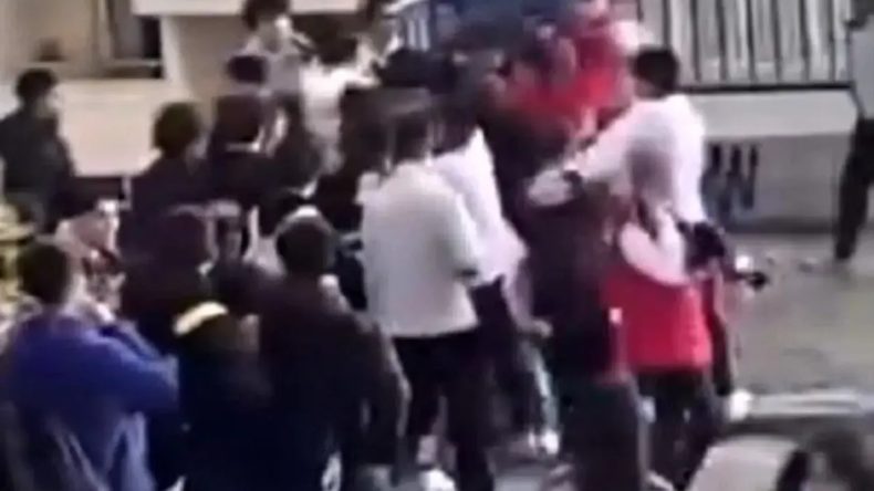 İzmir'de Okul Kavgası: &Ouml;ğrenciler Arasında Şiddetli &Ccedil;atışma!