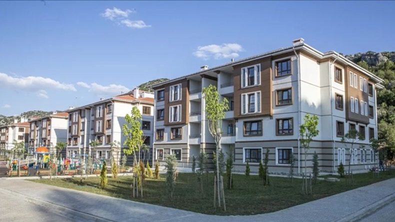 İzmir'de Toplu Konut Karşılaştırması: TOKİ mi Daha Avantajlı, Büyükşehir mi?